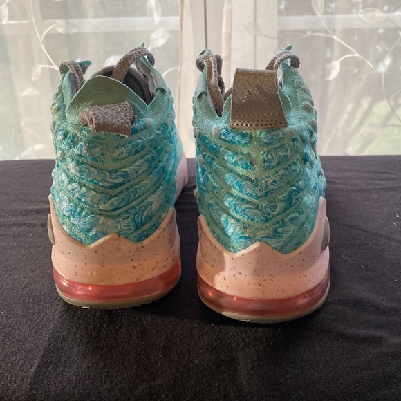 GS south beach Lebrons 17’s - Picture 4 of 5